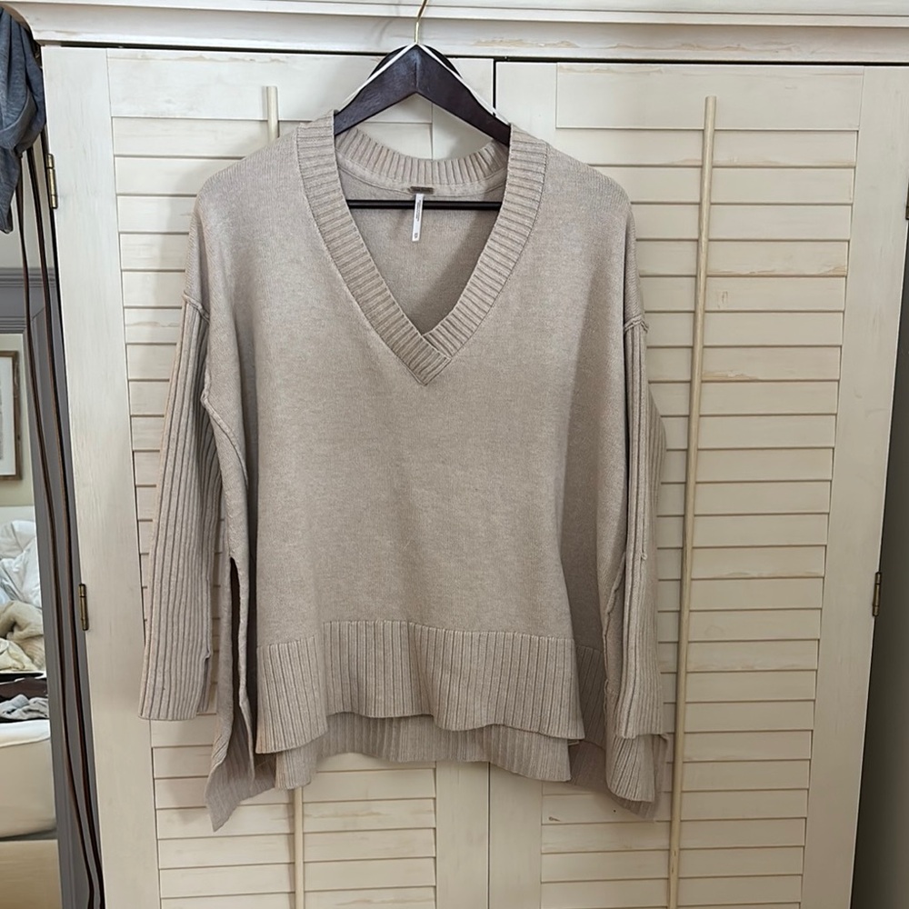 Free people V-Neck Beige Sweater